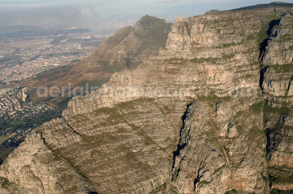 Kapstadt / Cape Town from the bird's eye view: Blick auf die Gebirgsketten des Tafelberges am Kap der Guten Hoffnung in Kapstadt. View onto the mountain ranges of Table Mountain at the Cape of Good Hope in Cape Town.