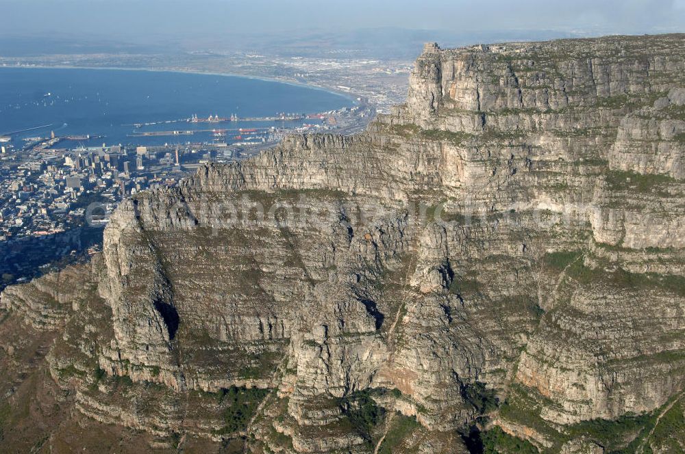 Aerial photograph Kapstadt / Cape Town - Blick auf die Gebirgsketten des Tafelberges am Kap der Guten Hoffnung in Kapstadt. View onto the mountain ranges of Table Mountain at the Cape of Good Hope in Cape Town.