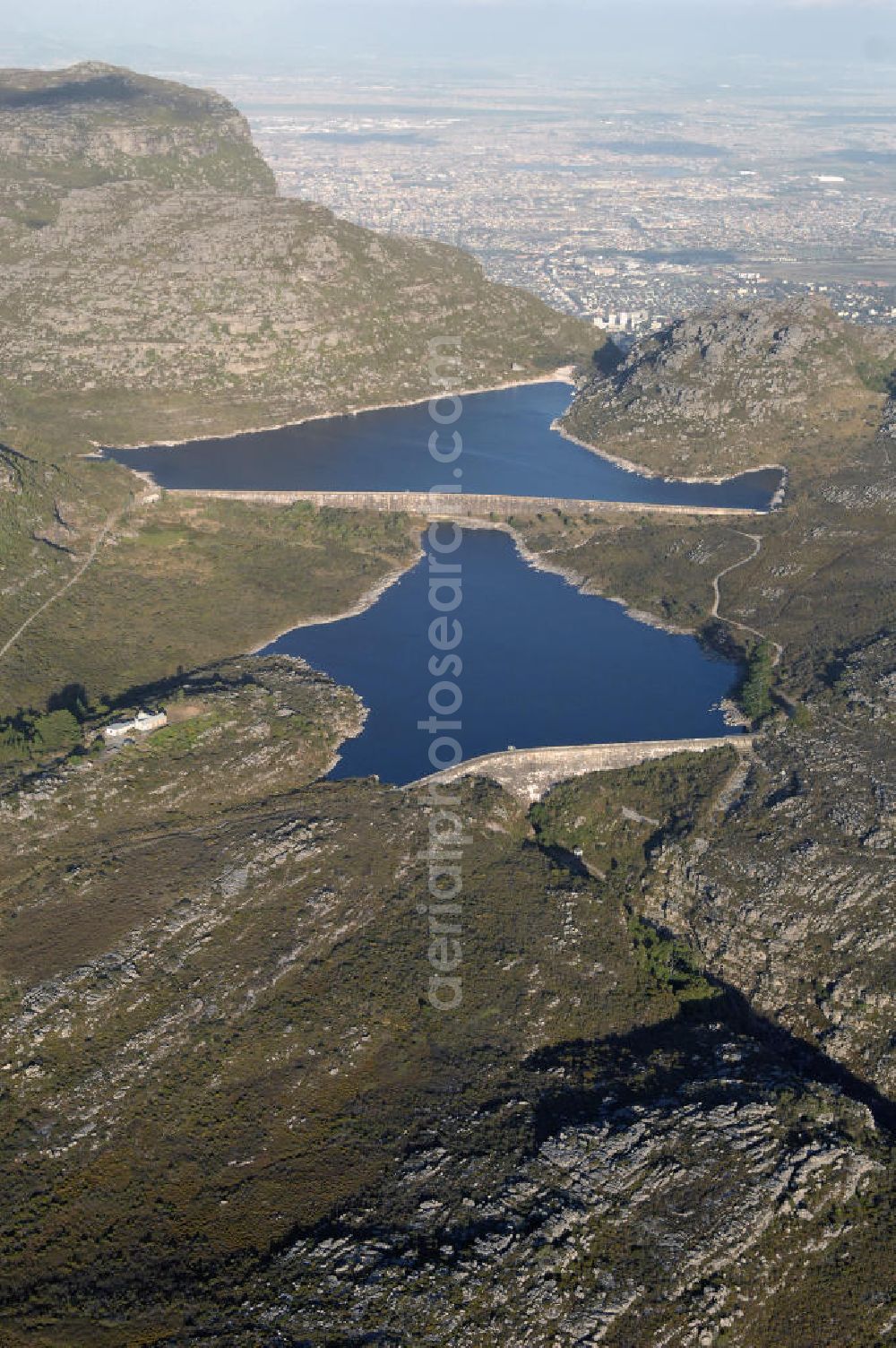 Aerial photograph Kapstadt / Cape Town - Blick auf die Gebirgsketten des Tafelberges am Kap der Guten Hoffnung in Kapstadt. View onto the mountain ranges of Table Mountain at the Cape of Good Hope in Cape Town.