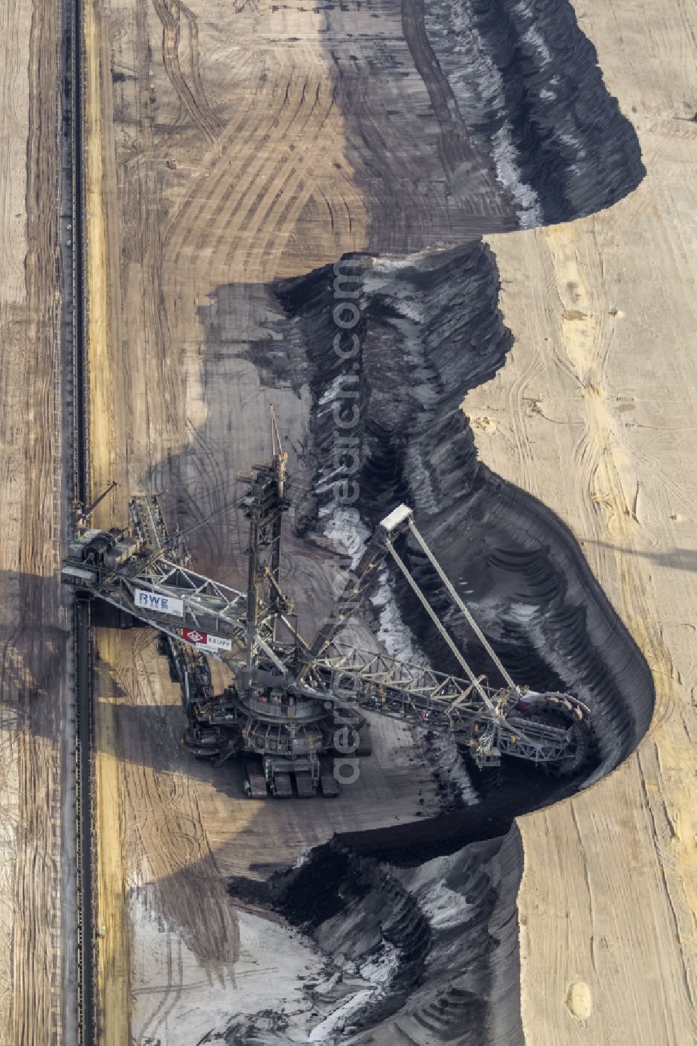 Aerial photograph Jüchen - View of the opencast pit Garzweiler near Juechen in the state of North Rhine-Westphalia