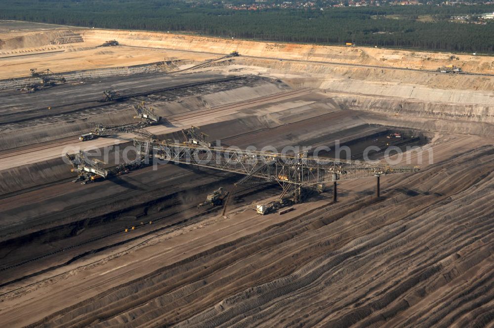 Nochten from above - Blick auf den Tagebau Nochten in Sachsen. Der Tagebau Nochten ist ein Braunkohletagebau in der Oberlausitz im Landkreis Görlitz, der von der Vattenfall Europe Mining AG betrieben wird. Der Betreiber Vattenfall Europe Mining ist mit ca. 7000 Beschäftigten der größte Arbeitgeber und Steuerzahler der Lausitz. Kontakt: Vattenfall Europe Mining AG, Tel. +49 0355 2887 3051,