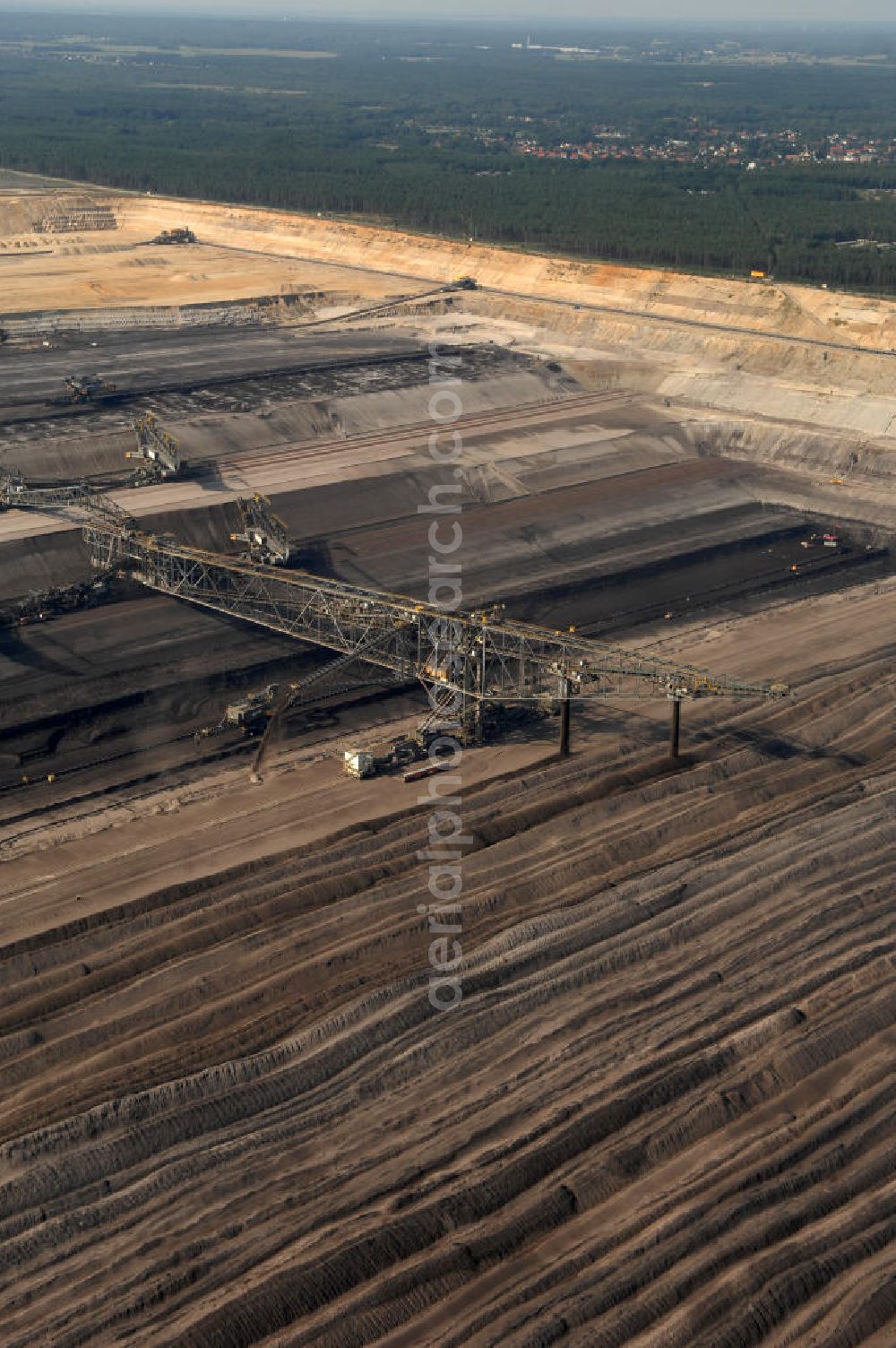 Aerial photograph Nochten - Blick auf den Tagebau Nochten in Sachsen. Der Tagebau Nochten ist ein Braunkohletagebau in der Oberlausitz im Landkreis Görlitz, der von der Vattenfall Europe Mining AG betrieben wird. Der Betreiber Vattenfall Europe Mining ist mit ca. 7000 Beschäftigten der größte Arbeitgeber und Steuerzahler der Lausitz. Kontakt: Vattenfall Europe Mining AG, Tel. +49 0355 2887 3051,