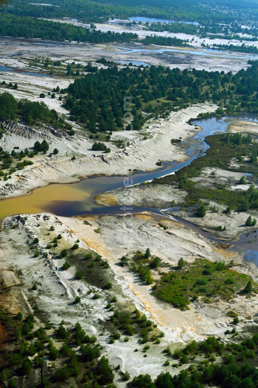 Aerial image Görlsdorf - Open pit re cultivation on the shores of the lake Schlabendorfer See on street Wanninchen in Goerlsdorf in the state Brandenburg, Germany