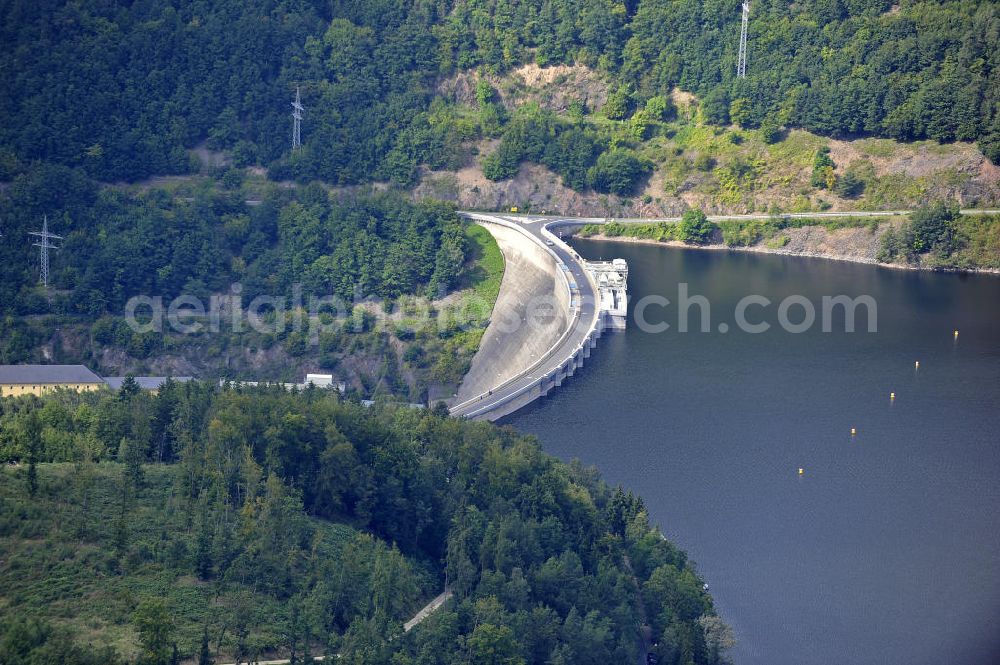 Hohenwarte / Thüringen from above - Die Talsperre Hohenwarte ist die zweitgrößte Talsperre im Oberen Saale - System. Die Talsperre erstreckt sich auf 27 km Länge und die Staumauer erreicht eine Höhe von 75 m. The barrage Hohenwarte is the second largest dam in the Upper Saale - system. The reservoir is 27 km long and the dam reach a height of 75 m.