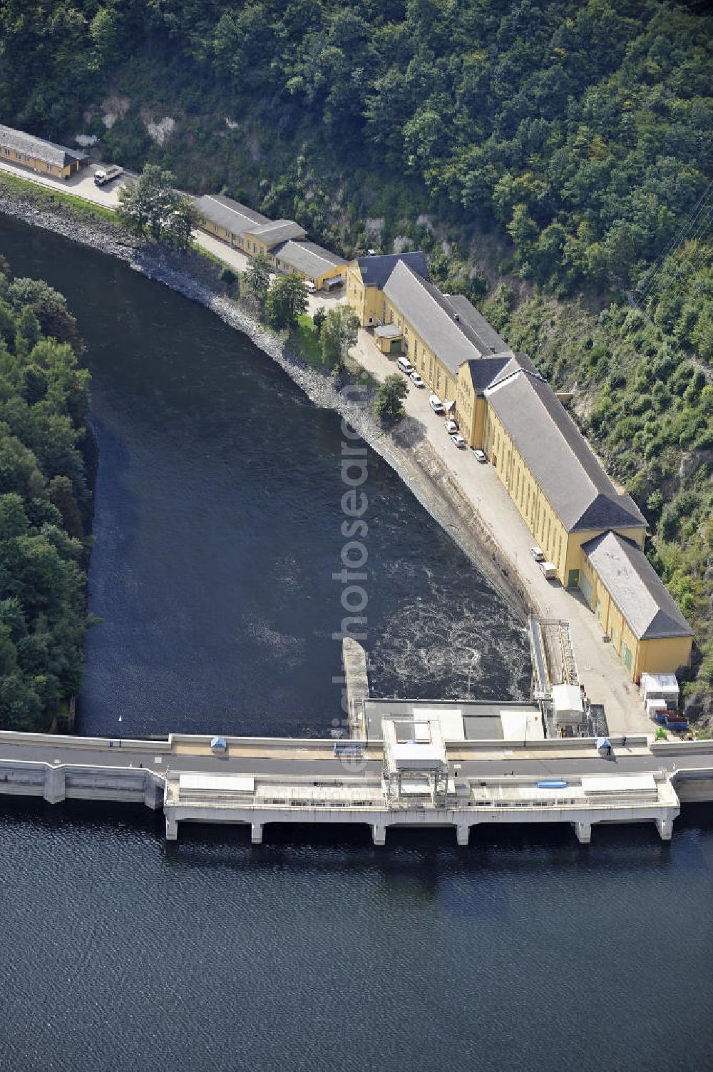 Aerial image Hohenwarte / Thüringen - Die Talsperre Hohenwarte ist die zweitgrößte Talsperre im Oberen Saale - System. Die Talsperre erstreckt sich auf 27 km Länge und die Staumauer erreicht eine Höhe von 75 m. The barrage Hohenwarte is the second largest dam in the Upper Saale - system. The reservoir is 27 km long and the dam reach a height of 75 m.