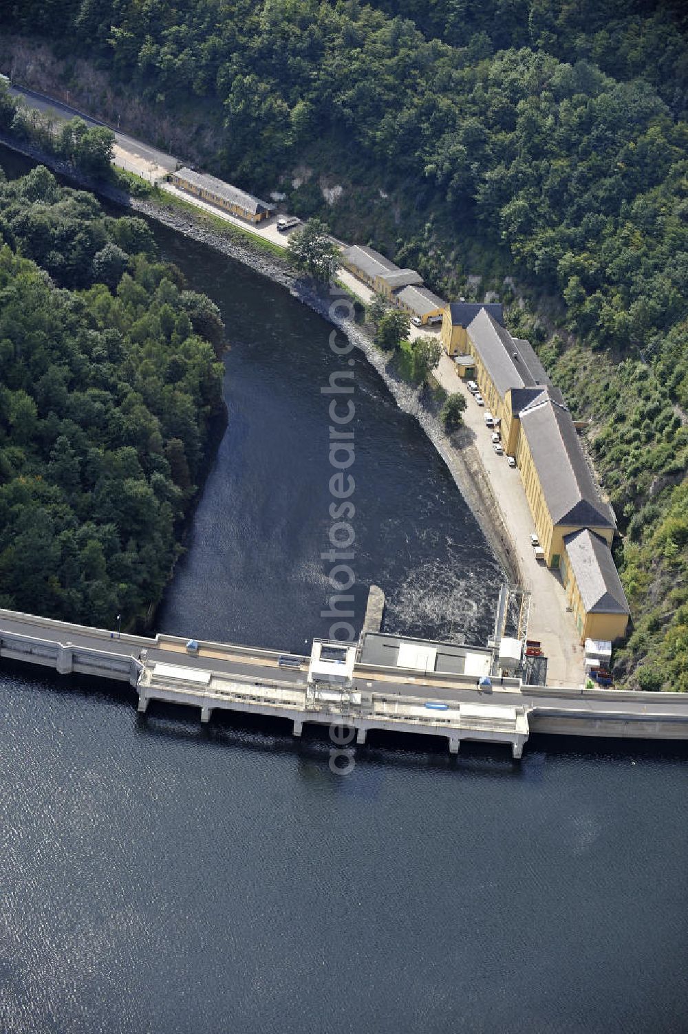 Aerial photograph Hohenwarte / Thüringen - Die Talsperre Hohenwarte ist die zweitgrößte Talsperre im Oberen Saale - System. Die Talsperre erstreckt sich auf 27 km Länge und die Staumauer erreicht eine Höhe von 75 m. The barrage Hohenwarte is the second largest dam in the Upper Saale - system. The reservoir is 27 km long and the dam reach a height of 75 m.