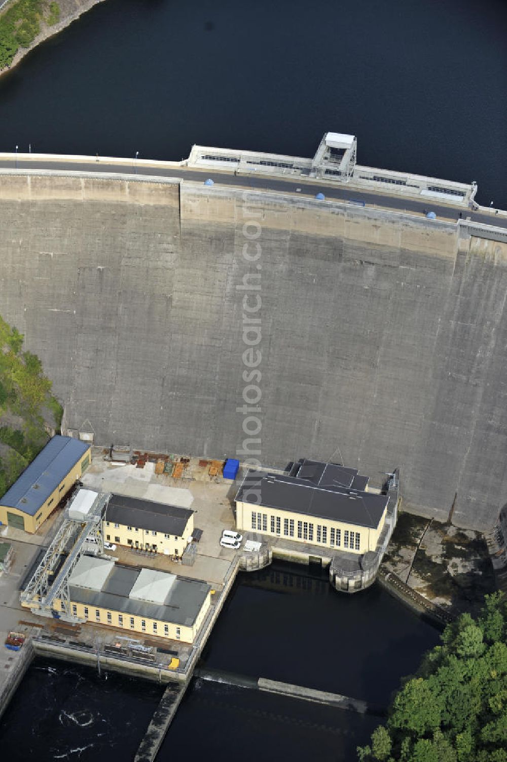 Aerial photograph Hohenwarte / Thüringen - Die Talsperre Hohenwarte ist die zweitgrößte Talsperre im Oberen Saale - System. Die Talsperre erstreckt sich auf 27 km Länge und die Staumauer erreicht eine Höhe von 75 m. The barrage Hohenwarte is the second largest dam in the Upper Saale - system. The reservoir is 27 km long and the dam reach a height of 75 m.