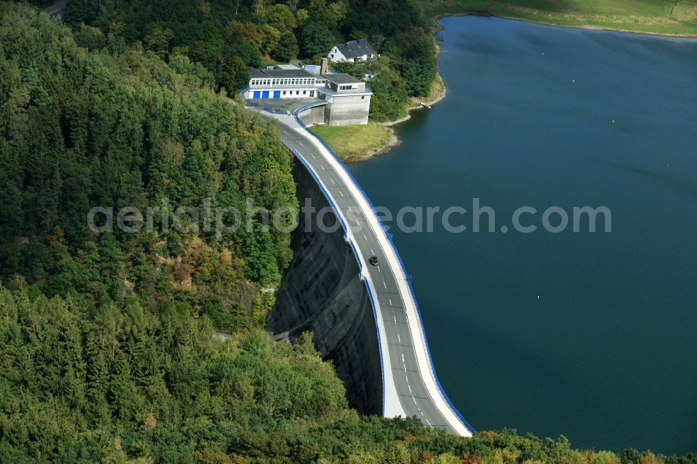 Pöhl from above - Dam and shore areas at the lake Trieb in Poehl in the state Saxony