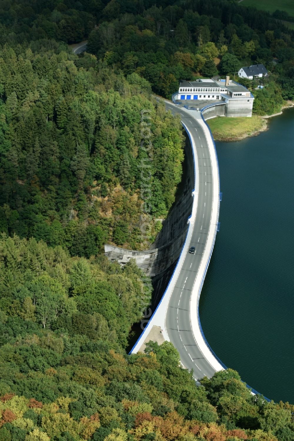 Aerial image Pöhl - Dam and shore areas at the lake Trieb in Poehl in the state Saxony