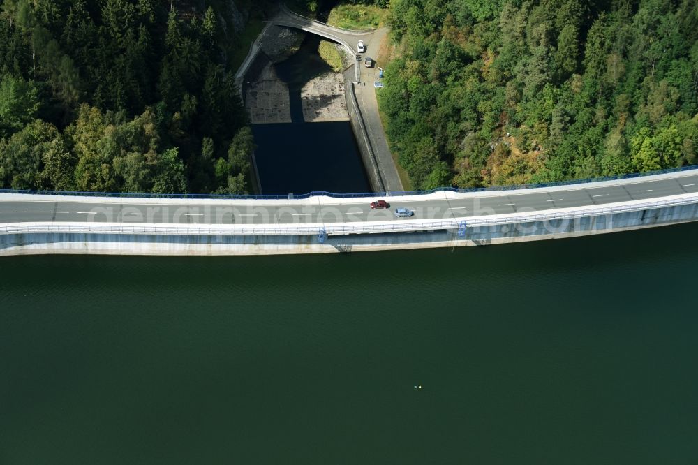 Pöhl from above - Dam and shore areas at the lake Trieb in Poehl in the state Saxony