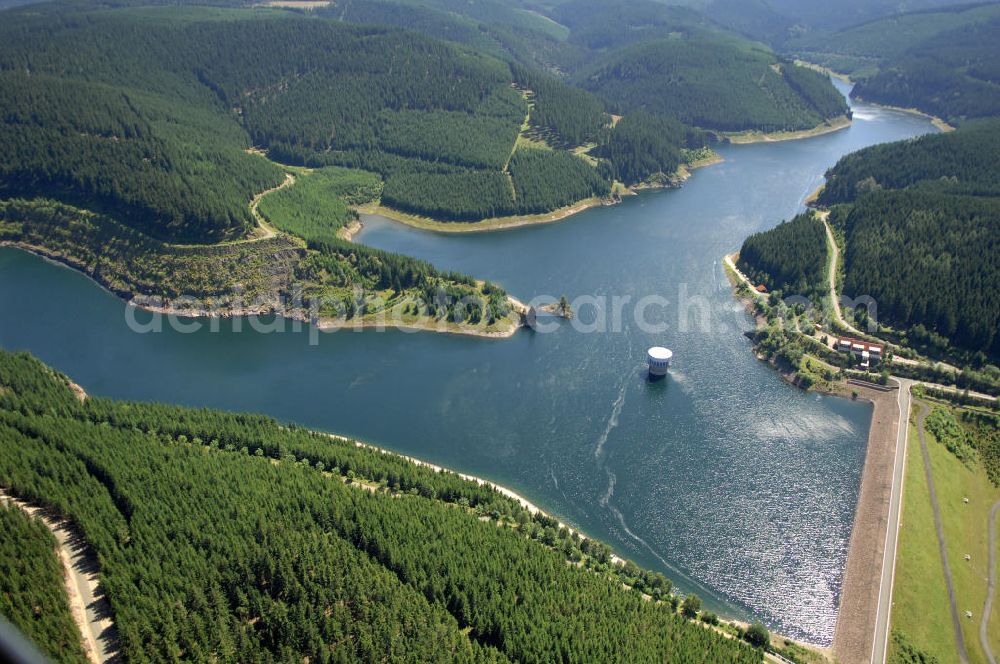 Aerial image Tambach-Dietharz - mit Blick auf die Talsperre Tambach-Dietharz in Thüringen, die vordringlich zur Verbesserung der Trinkwasserversorgung von Gotha gebaut wurde. Die Talsperre wird daher auch „Gothaer Talsperre“ oder „Stauweiher“ genannt. Sie liegt am Südrand der Stadt Tambach-Dietharz und staut das Wasser der Apfelstädt und das Mittelwasser.