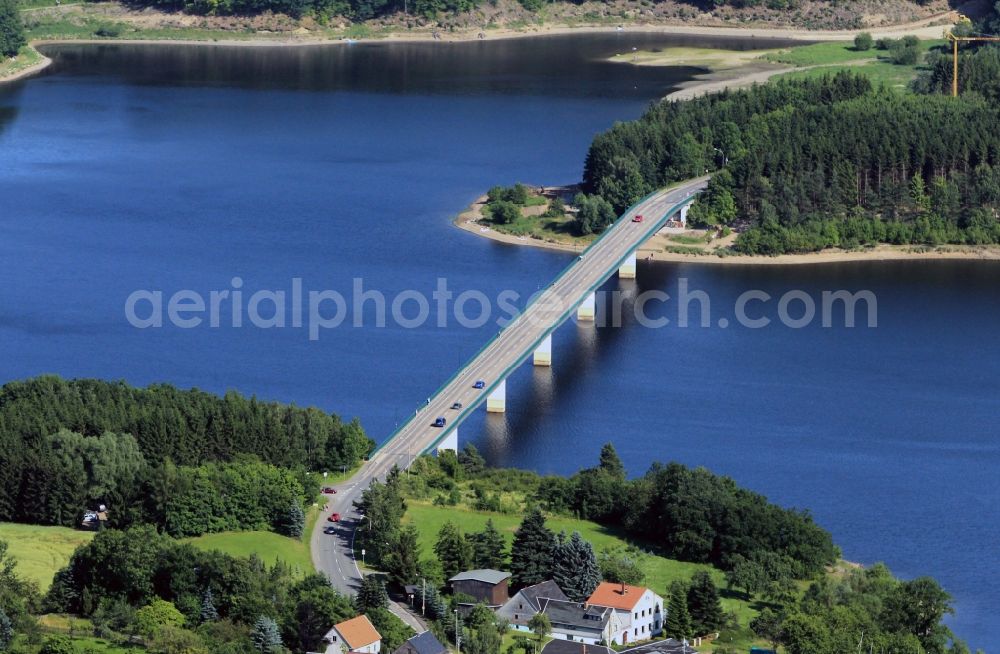 Aerial image Zeulenroda-Triebes - Bridge of the the road L1087 leading over the dam Zeulenroda near Zeulenroda-Triebes in the state of Thuringia. The dam Zeulenroda is located in the district of Greiz and was originally created as a drinking water reservoir