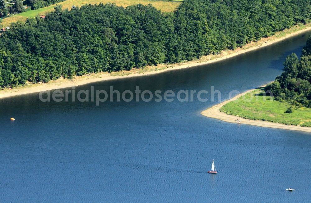 Aerial photograph Zeulenroda-Triebes - Boats on the dam Zeulenroda near Zeulenroda-Triebes in the state of Thuringia. The dam Zeulenroda is located in the district of Greiz and was originally created as a drinking water reservoir