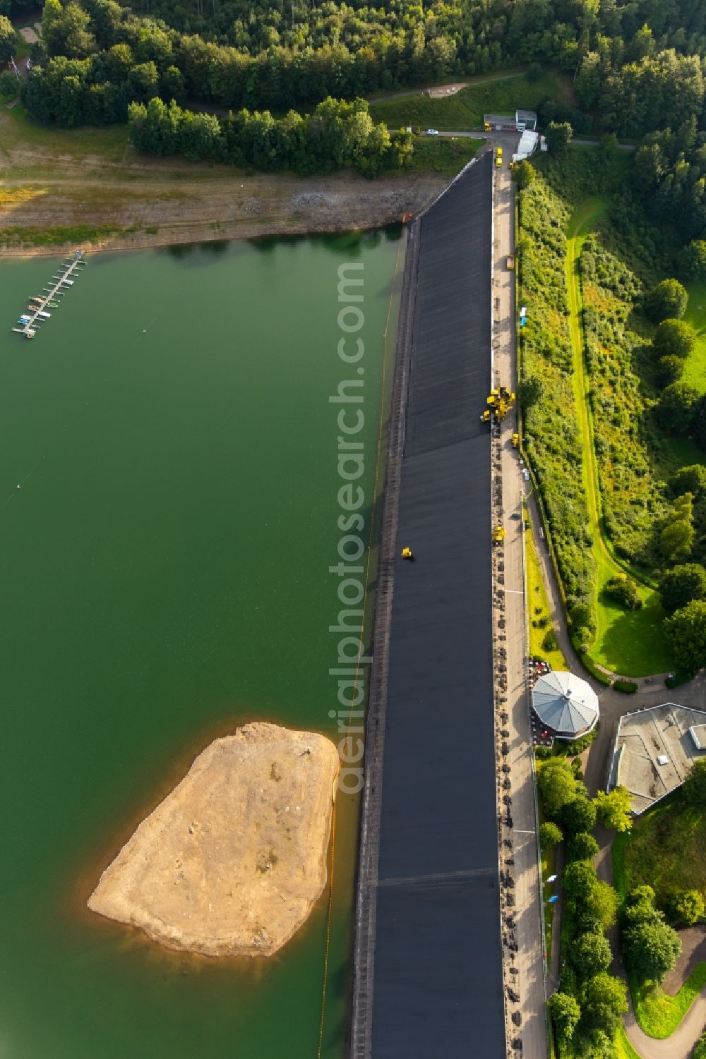 Aerial photograph Attendorn - Dam and shore areas at the lake Bigge in Attendorn in the state North Rhine-Westphalia