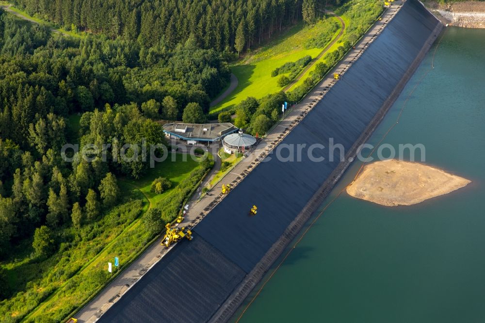 Aerial photograph Attendorn - Dam and shore areas at the lake Bigge in Attendorn in the state North Rhine-Westphalia