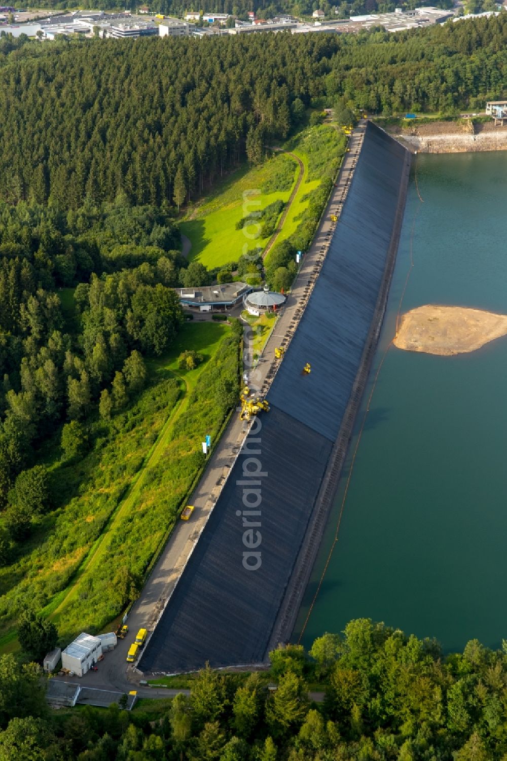 Aerial photograph Attendorn - Dam and shore areas at the lake Bigge in Attendorn in the state North Rhine-Westphalia