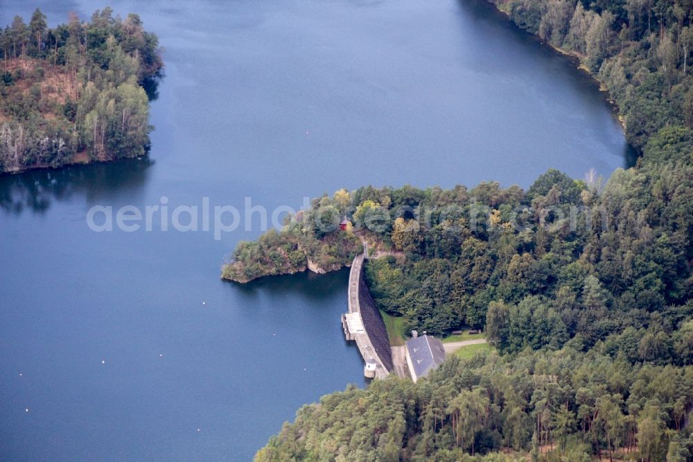 Aerial image Auma-Weidatal - Dam and shore areas at the lake weidatalsperre in Auma-Weidatal in the state Thuringia