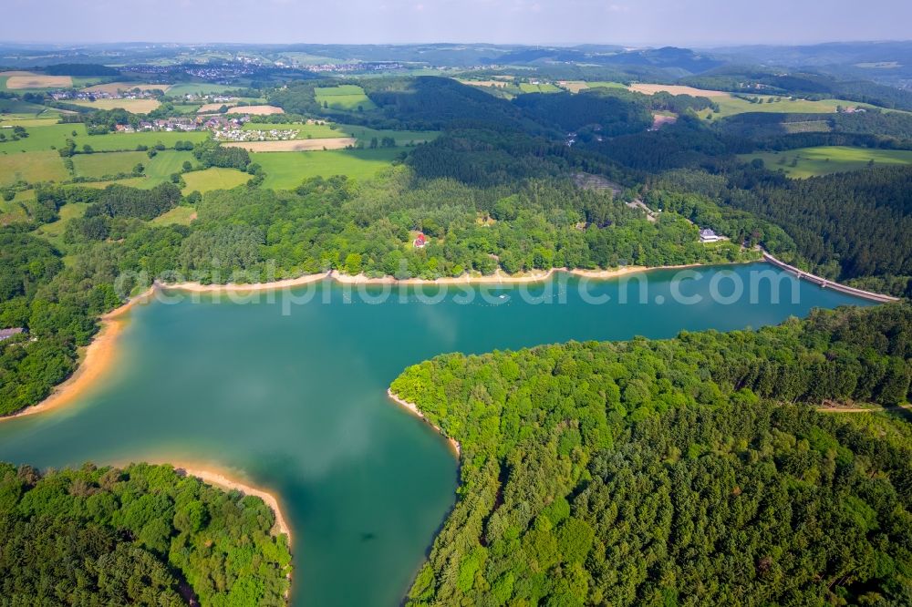 Aerial photograph Breckerfeld - Dam and shore areas at the lake Gloersee - Gloertalsperre in Breckerfeld in the state North Rhine-Westphalia, Germany