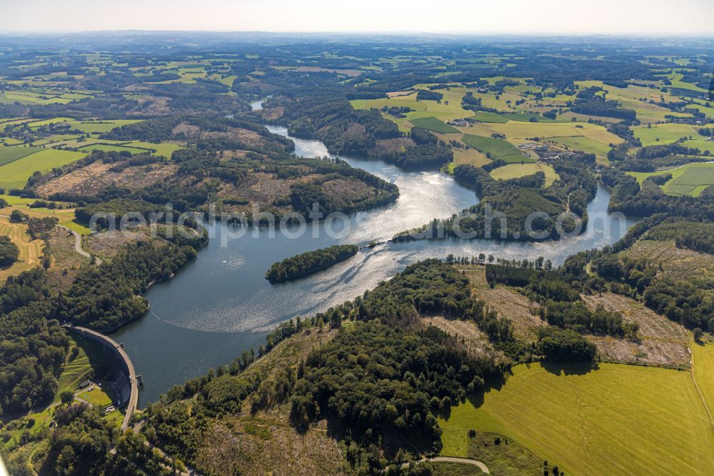 Aerial image Breckerfeld - Dams - dam and shore areas at the reservoir Ennepetalsperre in Breckerfeld in the federal state of North Rhine-Westphalia, Germany