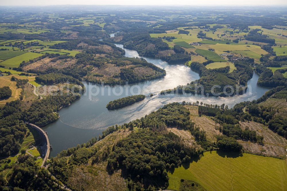 Aerial photograph Breckerfeld - Dams - dam and shore areas at the reservoir Ennepetalsperre in Breckerfeld in the federal state of North Rhine-Westphalia, Germany