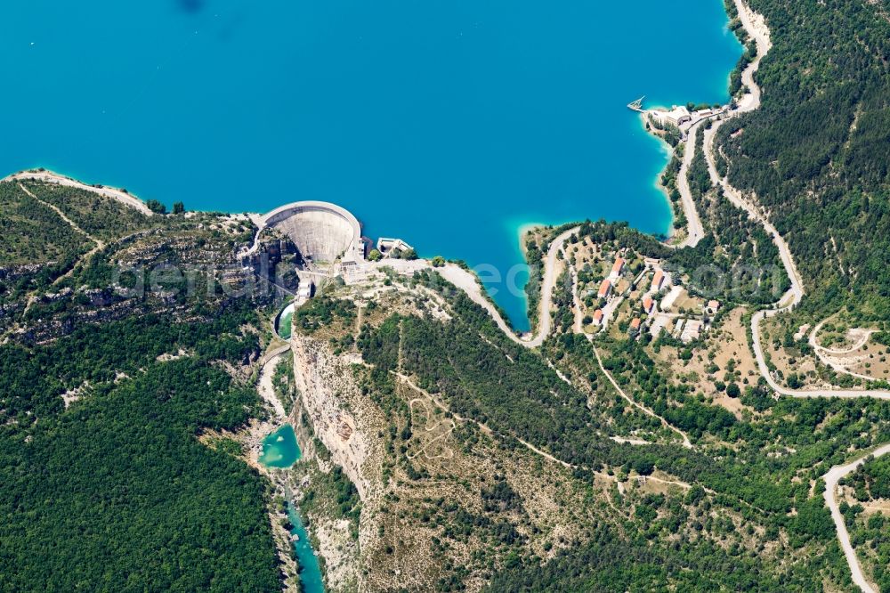 Demandolx from the bird's eye view: Dam and shore areas of Electricite de France (EDF) at the lake Lac de chaudanne in Demandolx in Provence-Alpes-Cote d'Azur, France