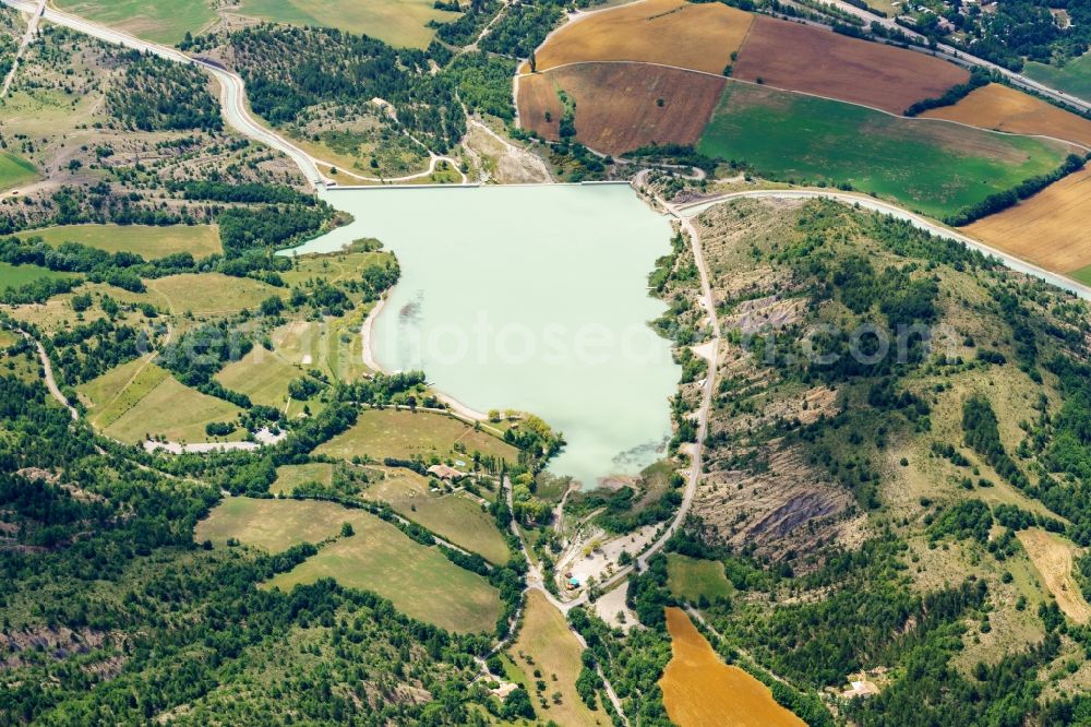 Aerial photograph Eyguians - Dam and shore areas and amusement park at the reservoir Plan d'Eau du Riou in Eyguians in the Provence-Alpes-Cote d'Azur, France