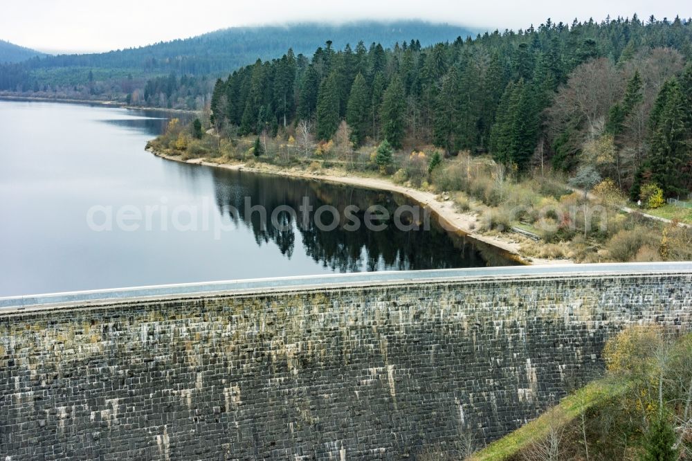 Forbach from the bird's eye view: Dam and shore areas at the lake Schwarzenbachtalsperre in Forbach in the state Baden-Wuerttemberg