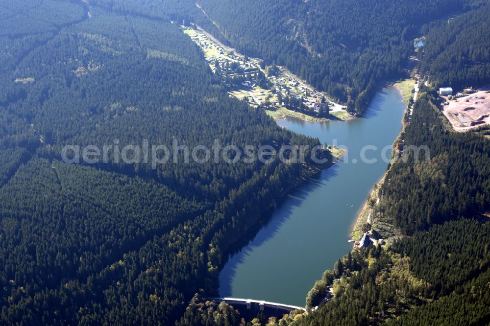 Frankenhain from the bird's eye view: Dam and shore areas at the lake Luetschestausee on street Luetschegrund in Frankenhain in the state Thuringia, Germany