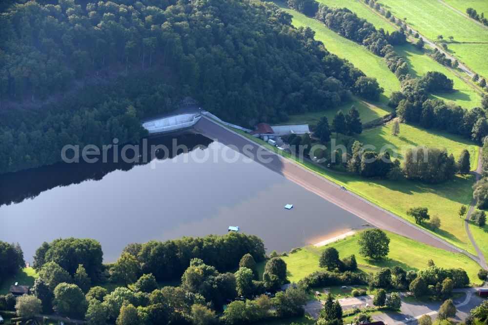 Aerial image Greifenstein - Dam and shore areas at the lake Ulmbach in Greifenstein in the state Hesse, Germany