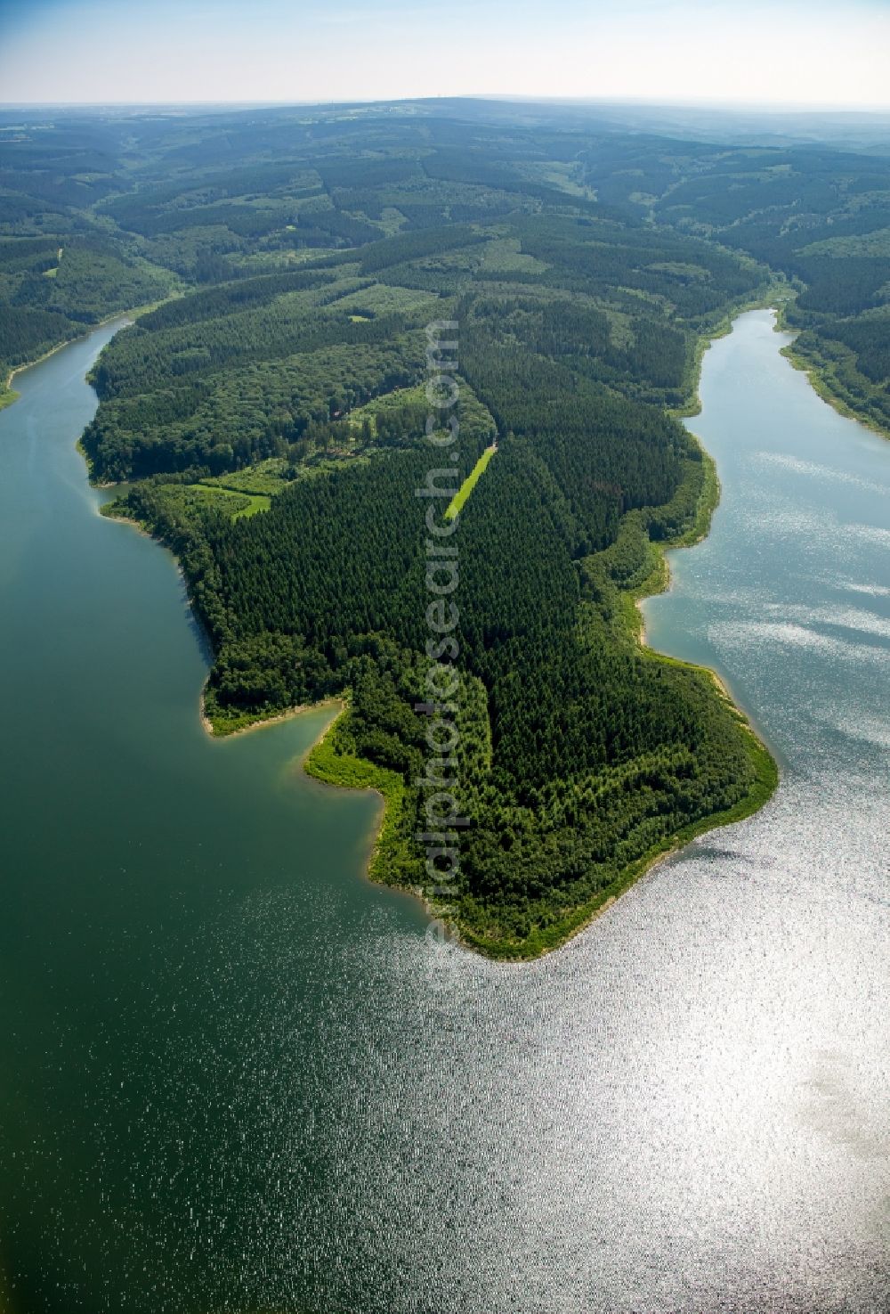 Aerial photograph Hürtgenwald - Dam and shore areas at the lake Wehebachtalsperre in Huertgenwald in the state North Rhine-Westphalia