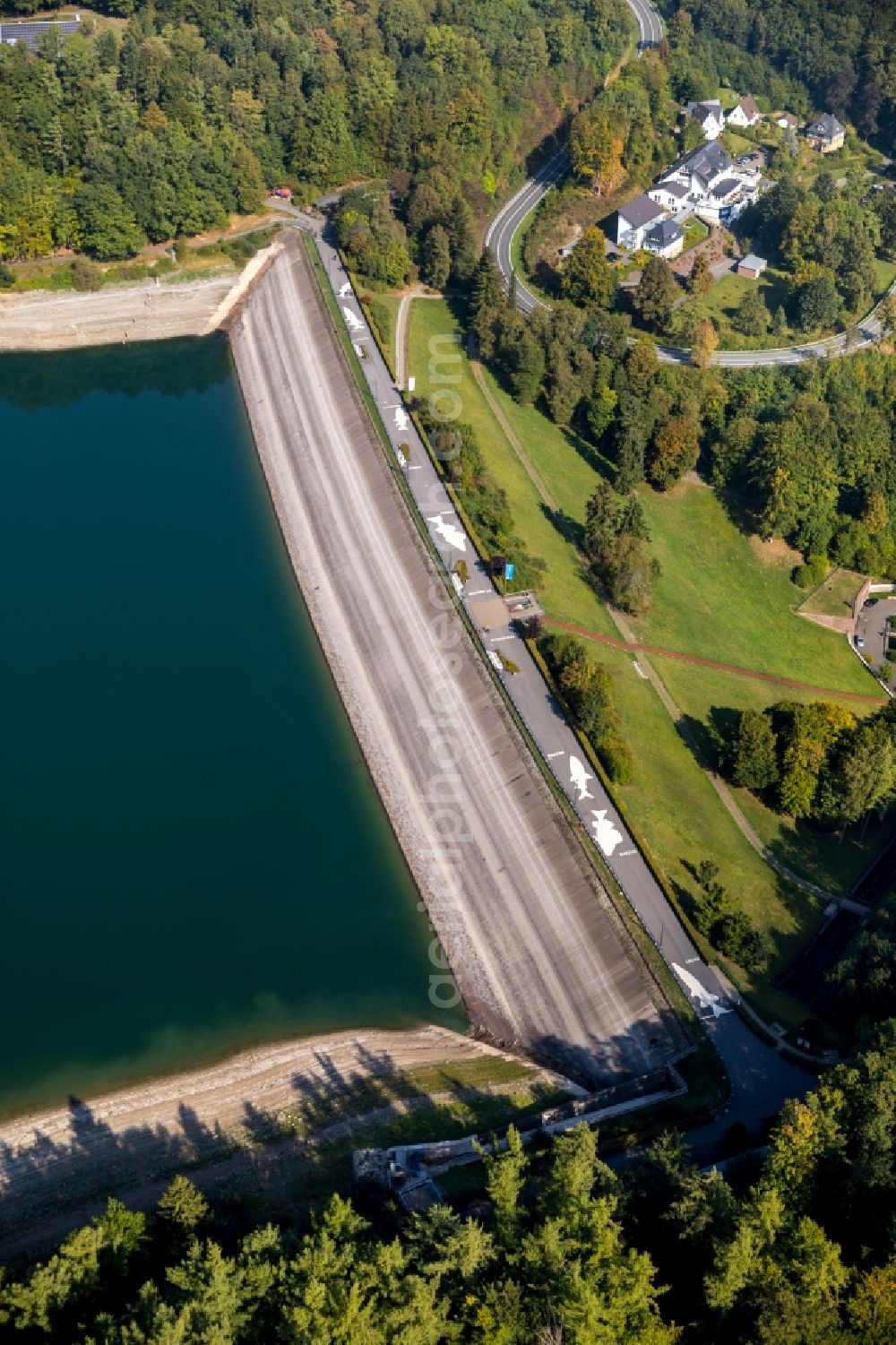 Meschede from above - Dam and shore areas at the lake Hennesee in Meschede in the state North Rhine-Westphalia, Germany