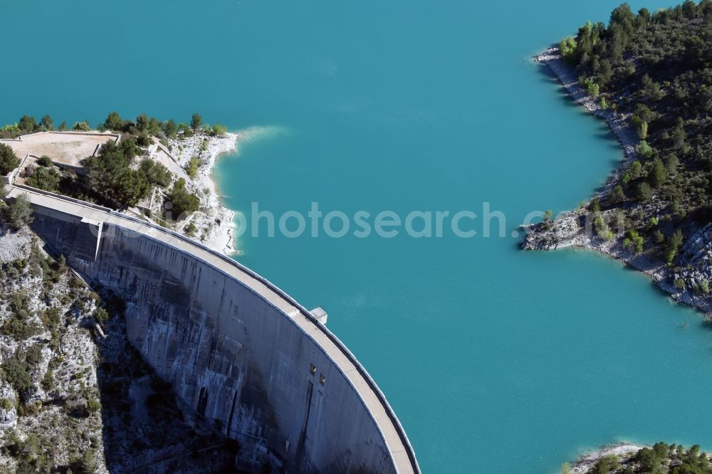 Saint-Marc-Jaumegarde from the bird's eye view: Dam and shore areas at the lake Barage De Bimont Beaurecueil in Saint-Marc-Jaumegarde in Provence-Alpes-Cote d'Azur, France