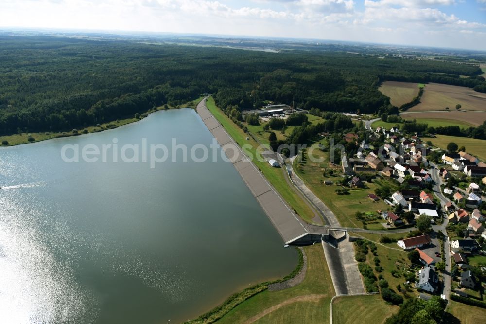 Schömbach from the bird's eye view: Dam and shore areas at the lake in Schoembach in the state Saxony