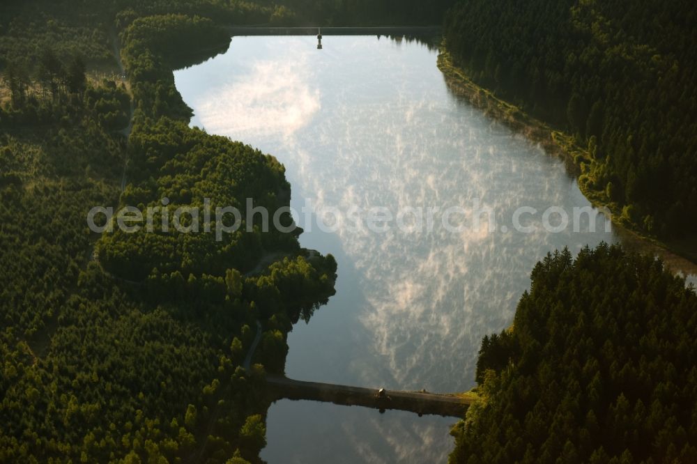 Südharz from the bird's eye view: Dam and shore areas at the lake of Kiliansteich in Suedharz in the state Saxony-Anhalt, Germany