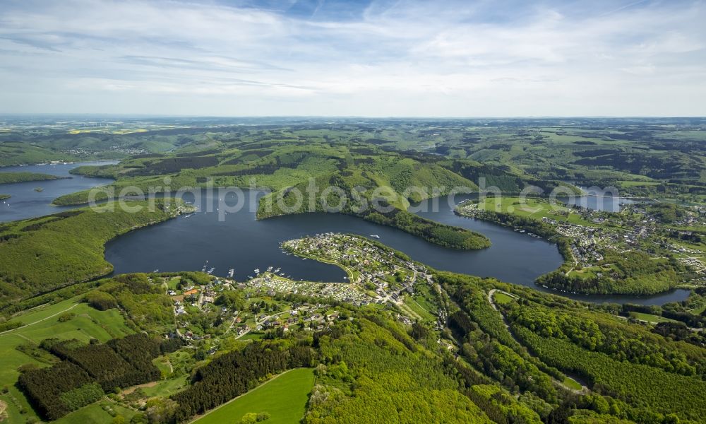 Simmerath from the bird's eye view: Dam and shore areas at the lake Rurstausee in Simmerath in the state North Rhine-Westphalia