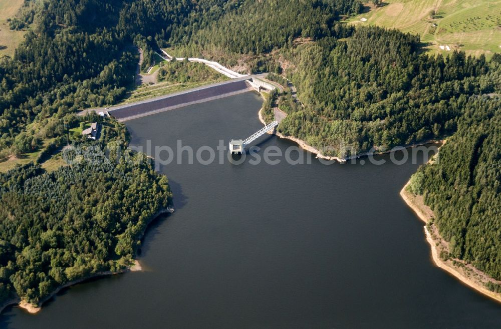 Aerial photograph Stanovice und Karlových Var - Dam and shore areas at the lake Stanovice in Stanovice und Karlových Var in Czech Republic