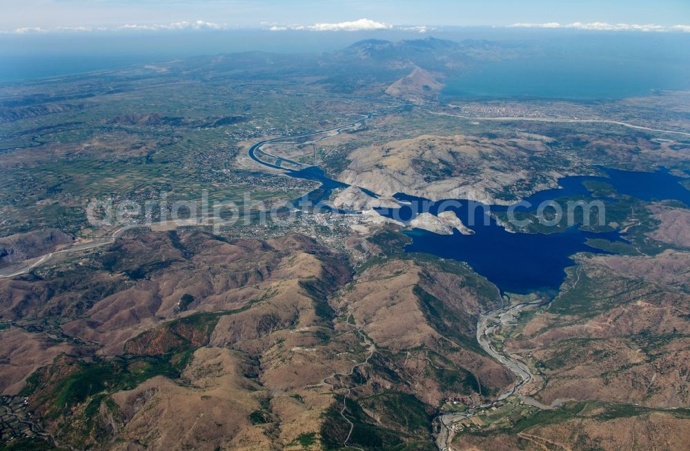 Aerial photograph Vau-Deja - Dam - dam and shore areas of the reservoir and Spathara reservoir in Vau Deja in Albania. The hydropower plant Ashta's a run hydropower plant on the river