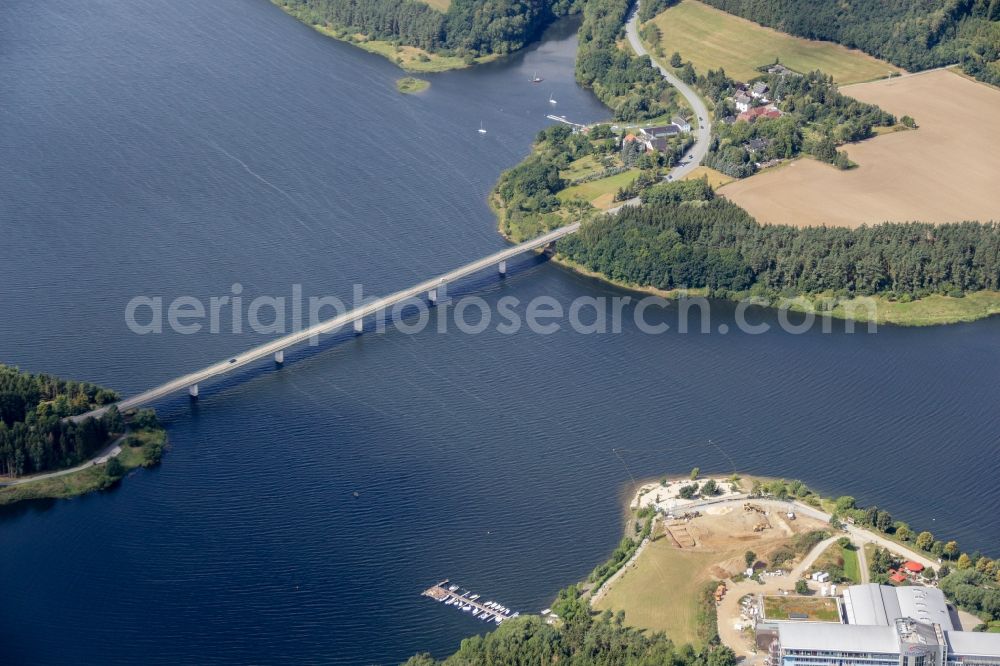 Silberfeld from the bird's eye view: Dam and shore areas at the lake Zeulenroda in Silberfeld in the state Thuringia