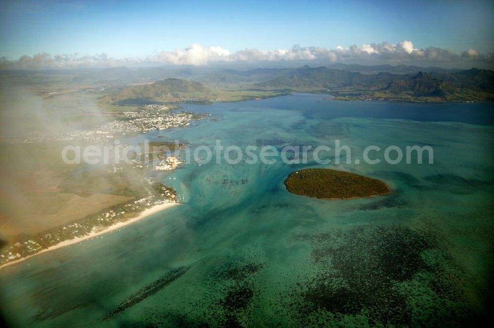 Mauritius from the bird's eye view: Blick auf die Tamarinbucht in Mauritius. View to the Tamarinbucht in Mauritius.