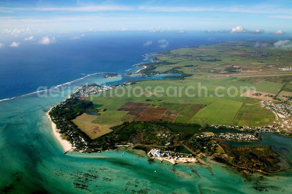 Mauritius from the bird's eye view: Blick auf die Tamarinbucht in Mauritius. View to the Tamarinbucht in Mauritius.