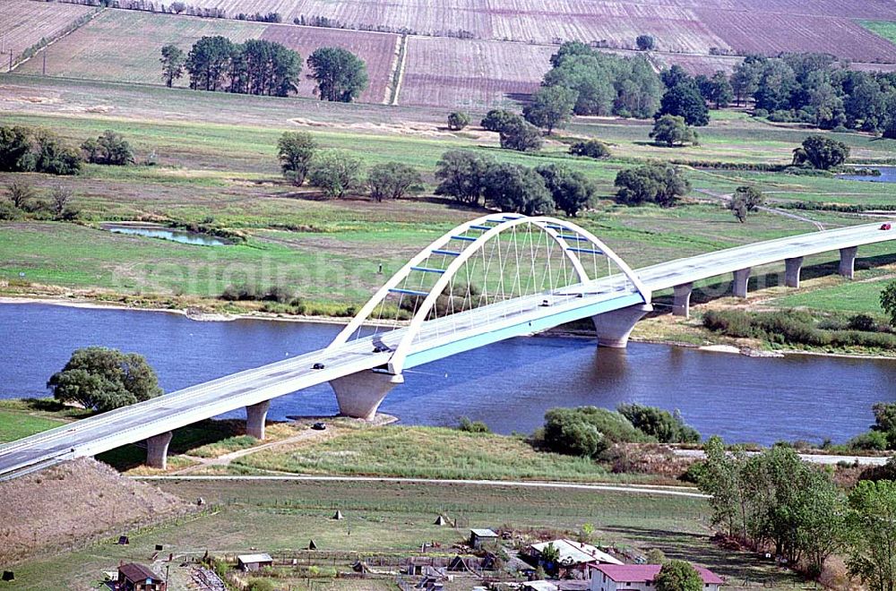 Aerial photograph Tangermünde / Sachsen-Anhalt - Tangermünde / Sachsen-Anhalt Blick auf die neue Elbbrücke an der neuen Stadtumgehungsstrecke in Tangermünde / Sachsen - Anhalt. Infos über: Stadtverwaltung Tangermünde Lange Straße 61 39590 Tangermünde 06.09.2003