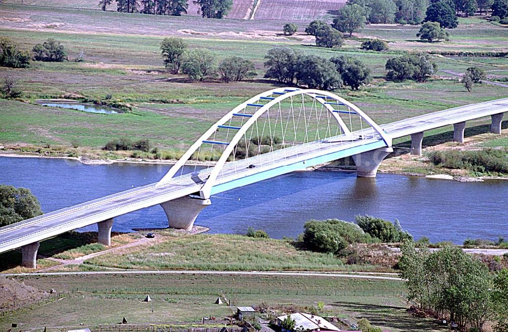 Tangermünde / Sachsen-Anhalt from above - Tangermünde / Sachsen-Anhalt Blick auf die neue Elbbrücke an der neuen Stadtumgehungsstrecke in Tangermünde / Sachsen - Anhalt. Infos über: Stadtverwaltung Tangermünde Lange Straße 61 39590 Tangermünde 06.09.2003