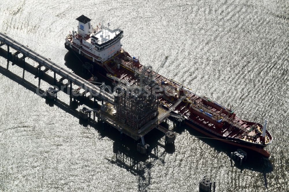 Aerial image Hamburg - Tanker jetty Koehlfleet harbour in Hamburg-Waltershof. Nautical pilot station Seemannshoeft is the Hamburg Port Authority HPA