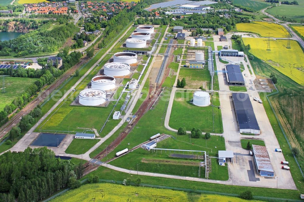 Aerial image Hartmannsdorf - Views of the industrial and commercial area on the tank farm / wholesale petroleum Hartmannsdorf in Saxony