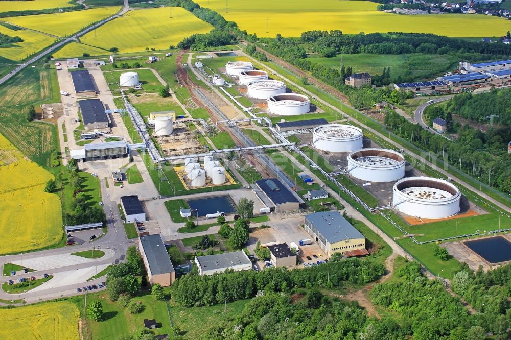 Hartmannsdorf from the bird's eye view: Views of the industrial and commercial area on the tank farm / wholesale petroleum Hartmannsdorf in Saxony