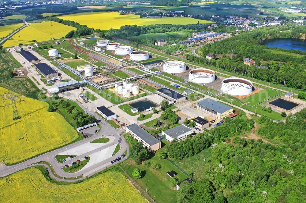 Aerial photograph Hartmannsdorf - Views of the industrial and commercial area on the tank farm / wholesale petroleum Hartmannsdorf in Saxony