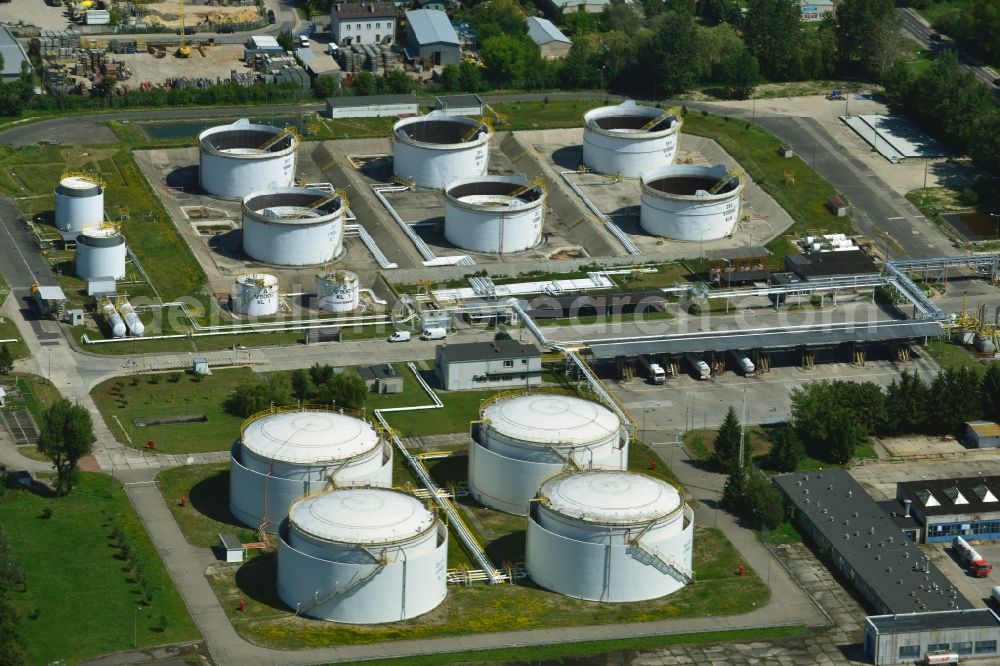 Aerial photograph Warschau - View of tanks of the company ORLEN Petro Tank in Warsaw in the voivodeship Masowien in Poland