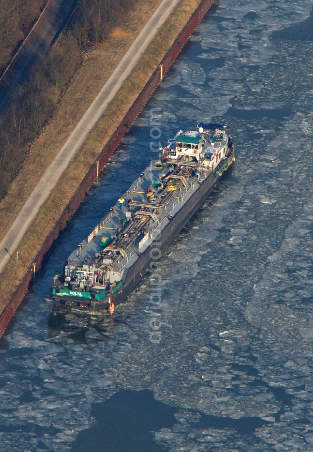 Marl from the bird's eye view: Tanker on the frozen waterway of Wesel-date channel at Marl in North Rhine-Westphalia