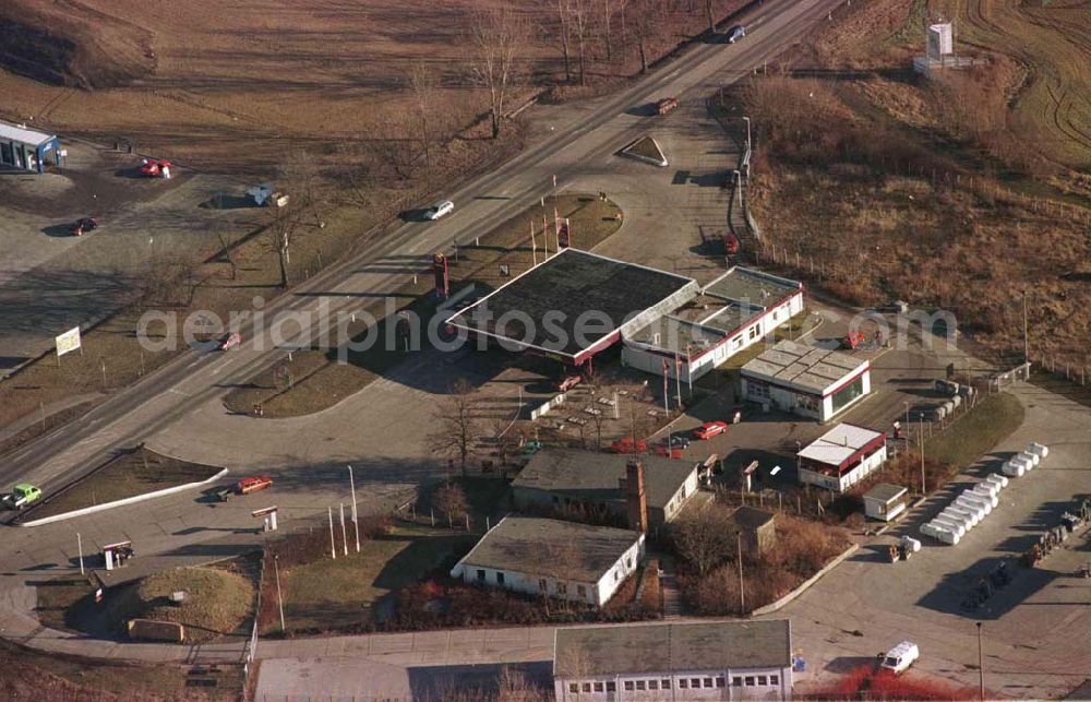 Aerial photograph Nauen / Brandenburg - Tankstelle der MINOL AG an der Ortseinfahrt Nauen aus Richtung Berlin