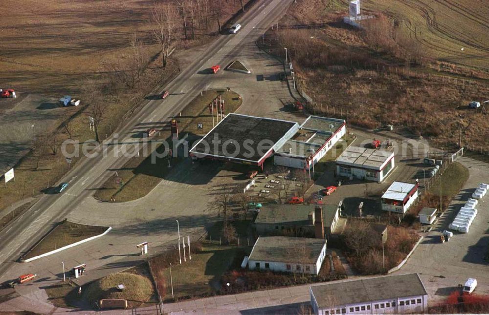 Aerial image Nauen / Brandenburg - Tankstelle der MINOL AG an der Ortseinfahrt Nauen aus Richtung Berlin